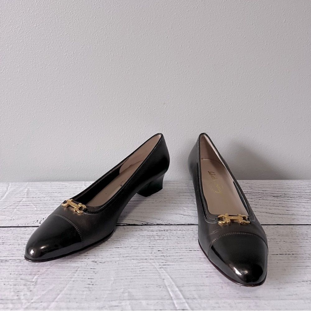 Salvatore Ferragamo Boutique Gancini Logo Leather Pumps Size 10